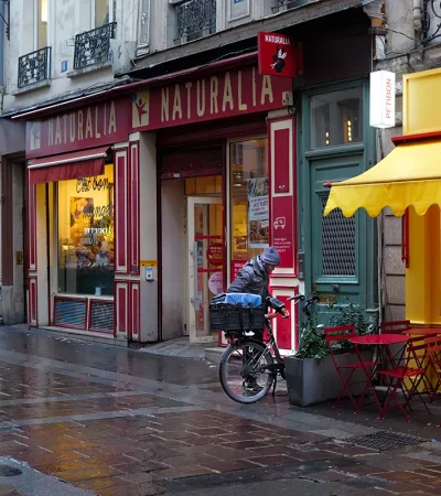 Ali estacionada à chuva