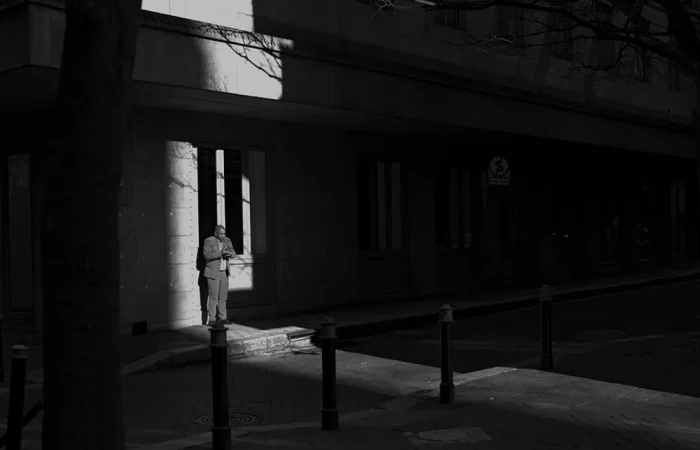 Aproveitar a última réstia de sol para fumar o último cigarro